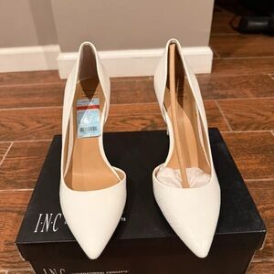 Incoco Women's Classic Cream Pointed Heels